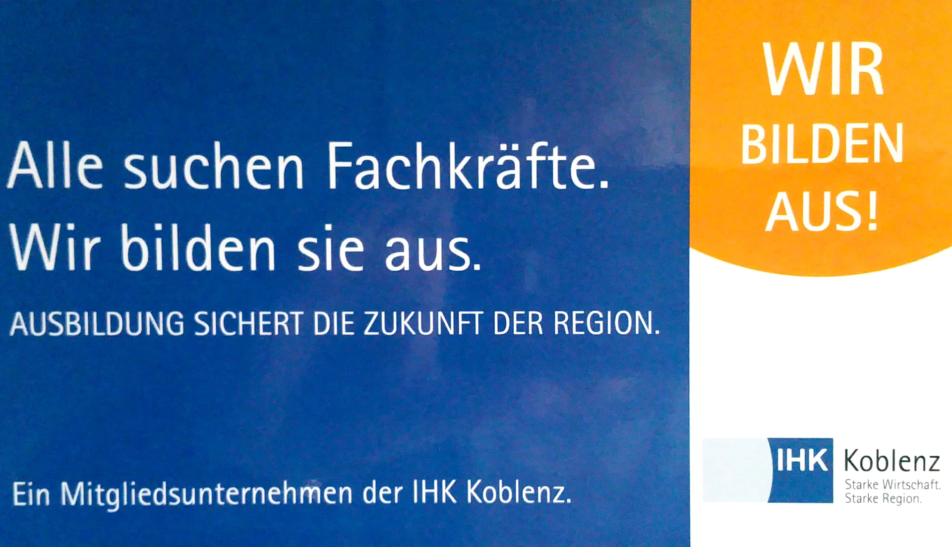 Aufkleber der IHK Koblenz: Wir bilden aus